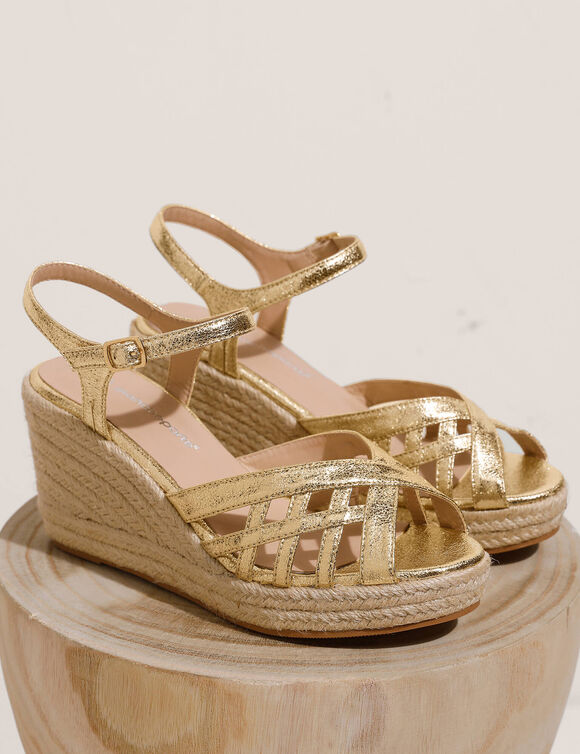 Sandalen met sleehak en gekruiste riempjes (goudkleurig) Sandalen met sleehak en gekruiste riempjes (goudkleurig)